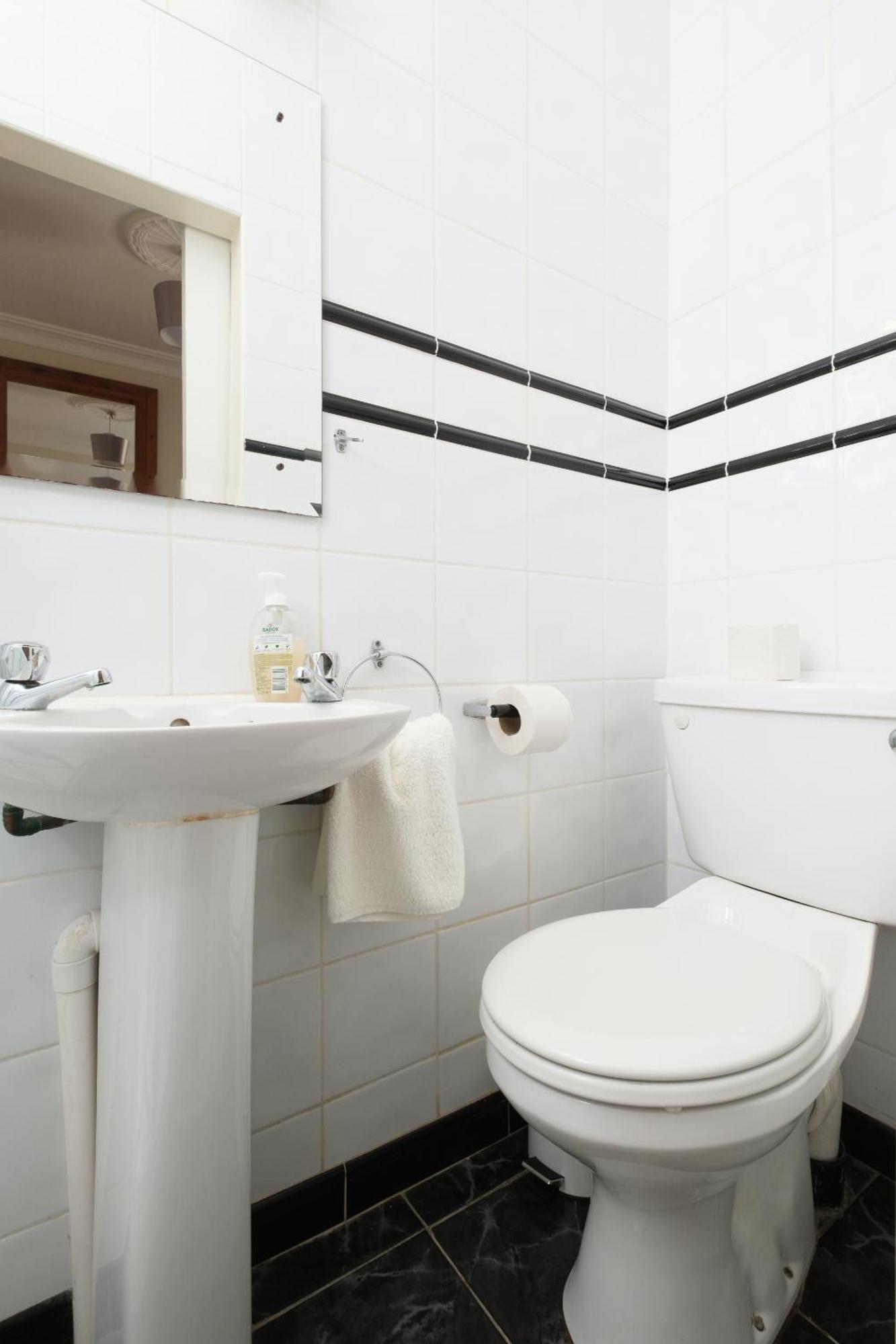 Four Seasons B&B Galway Ngoại thất bức ảnh