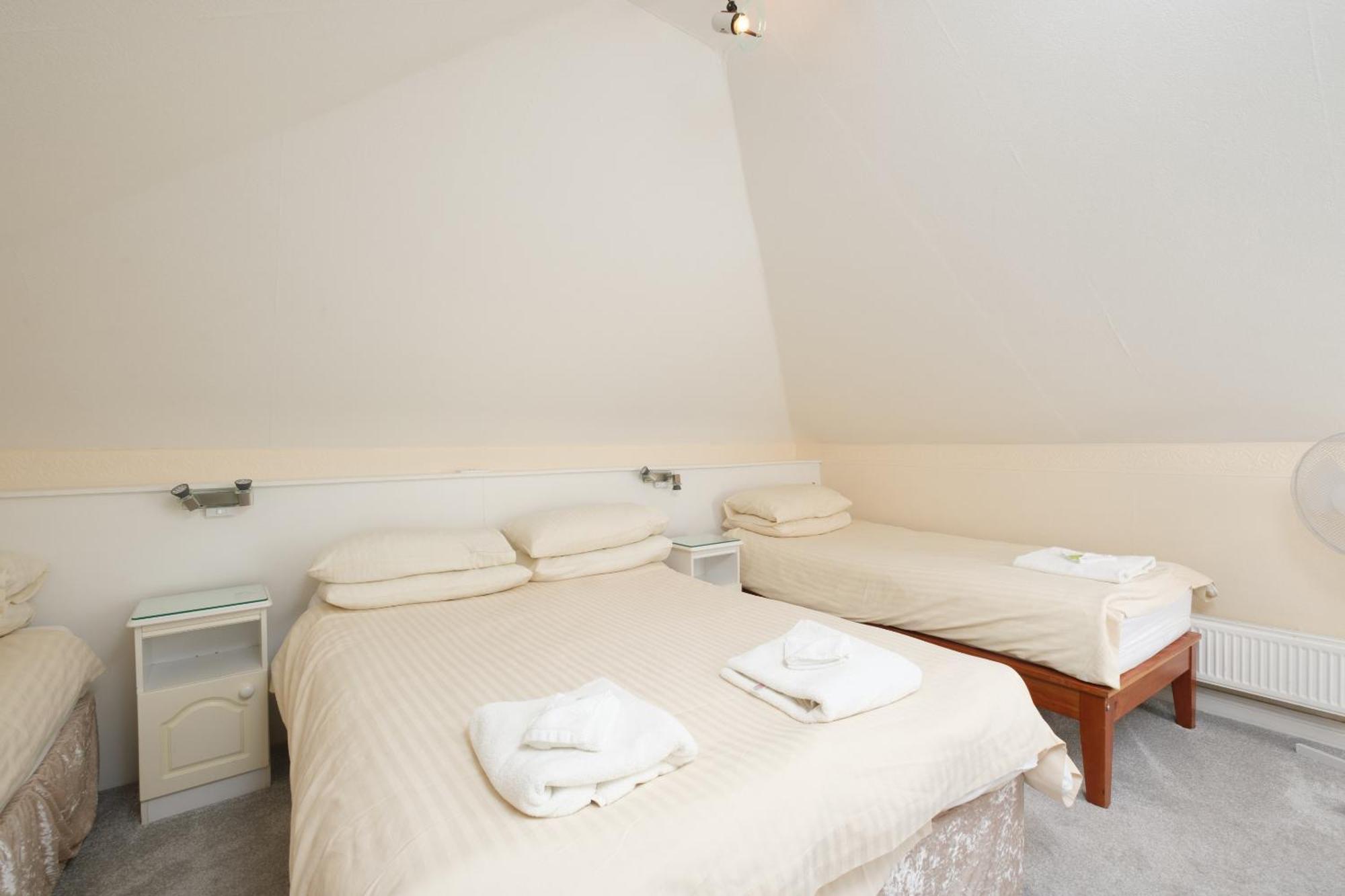 Four Seasons B&B Galway Ngoại thất bức ảnh