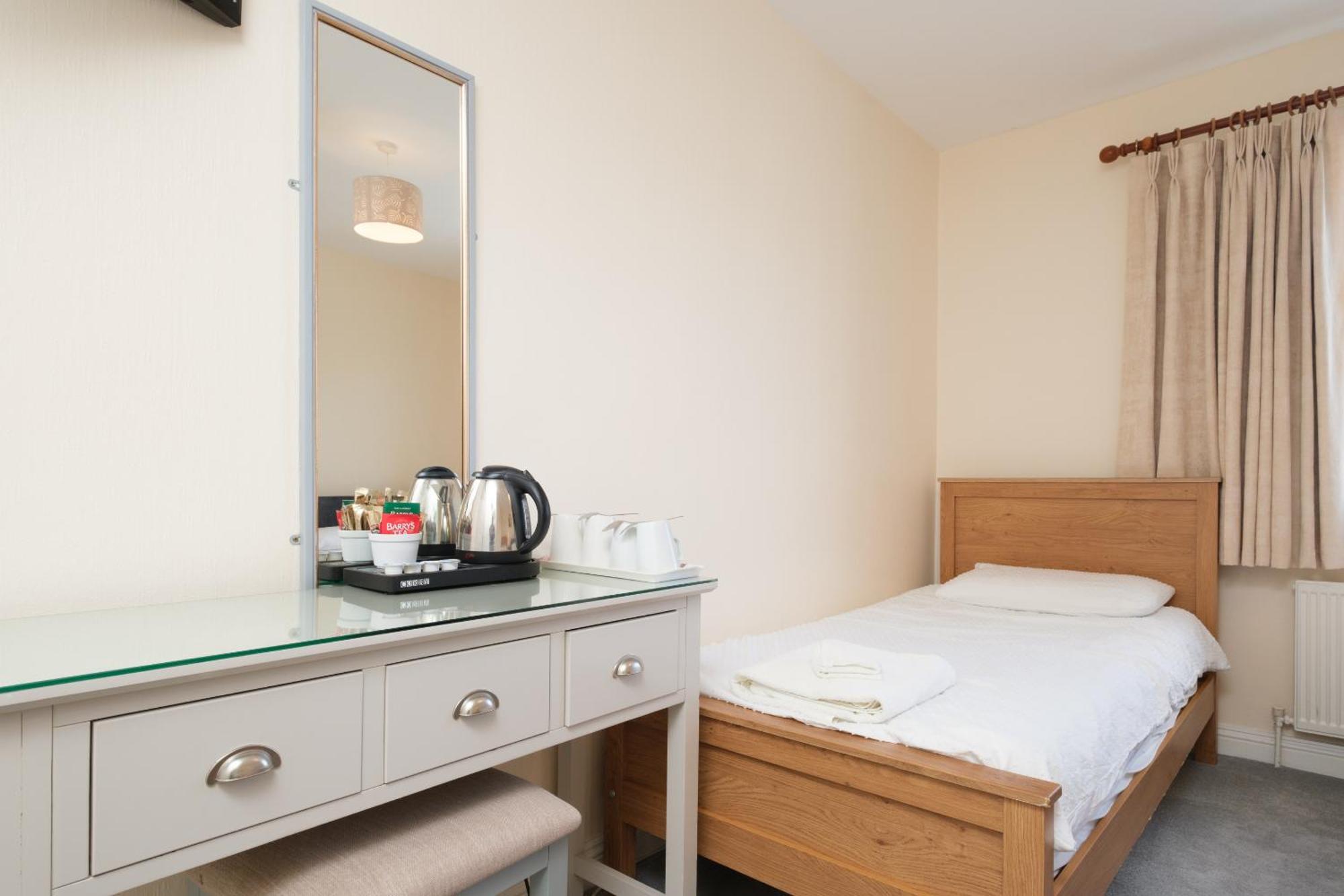 Four Seasons B&B Galway Ngoại thất bức ảnh