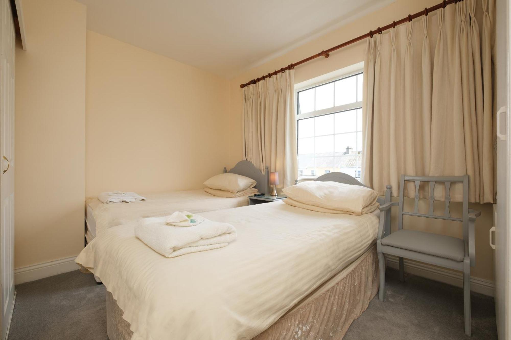 Four Seasons B&B Galway Ngoại thất bức ảnh