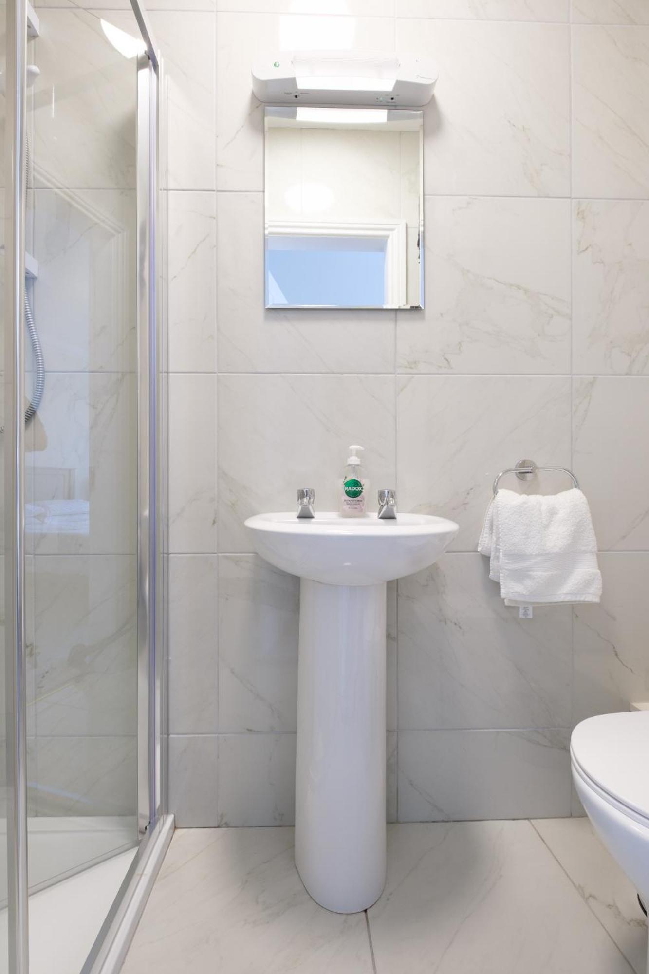 Four Seasons B&B Galway Ngoại thất bức ảnh