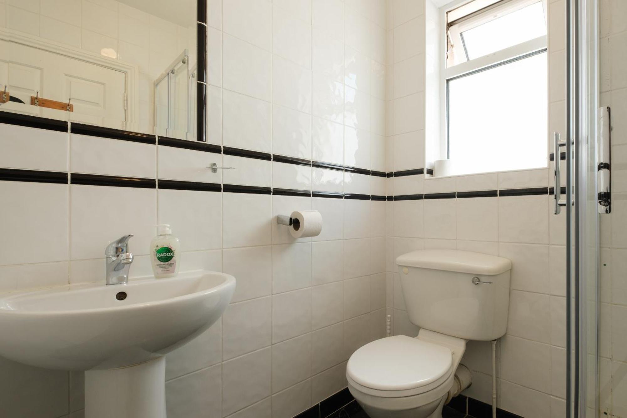 Four Seasons B&B Galway Ngoại thất bức ảnh