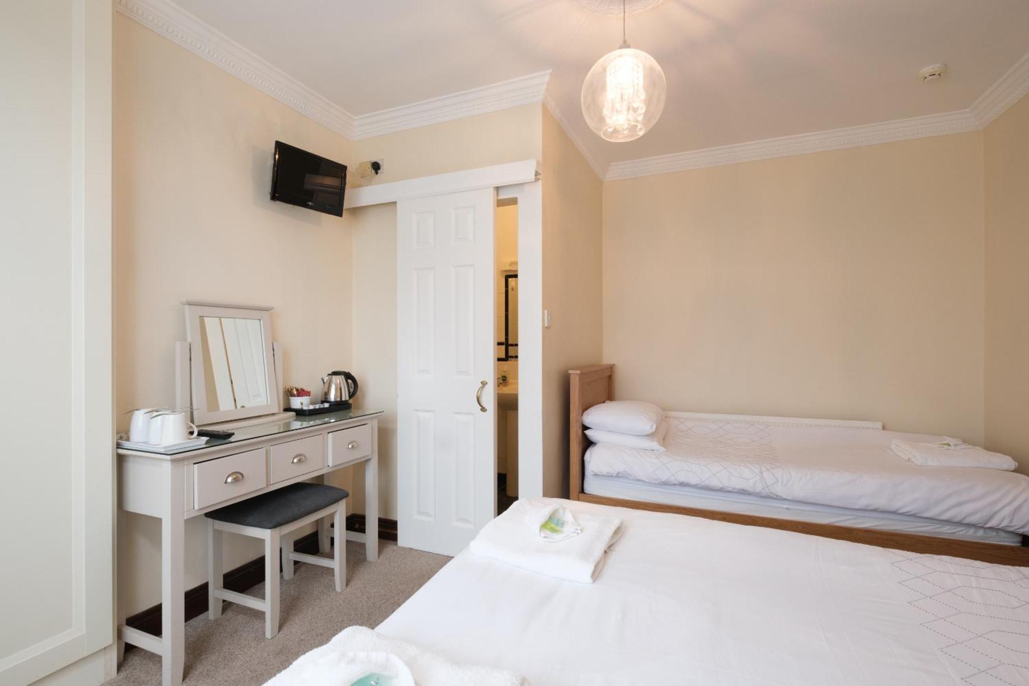 Four Seasons B&B Galway Ngoại thất bức ảnh