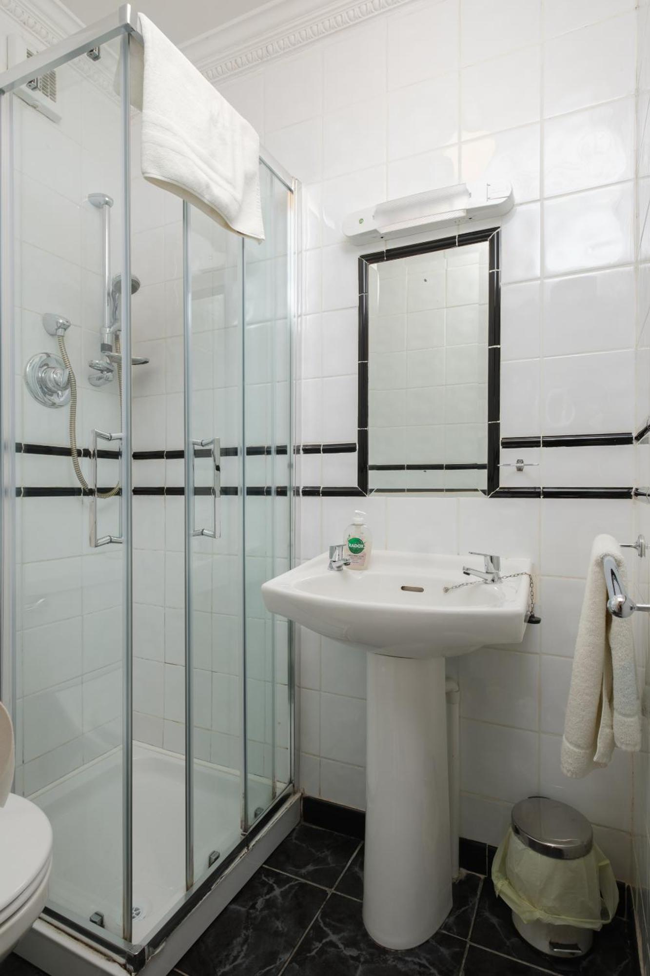 Four Seasons B&B Galway Ngoại thất bức ảnh